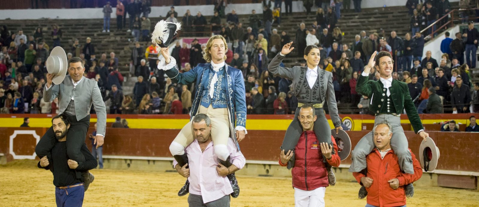 CASTELLON – Tous à hombros (photo Twitter Aplausos)