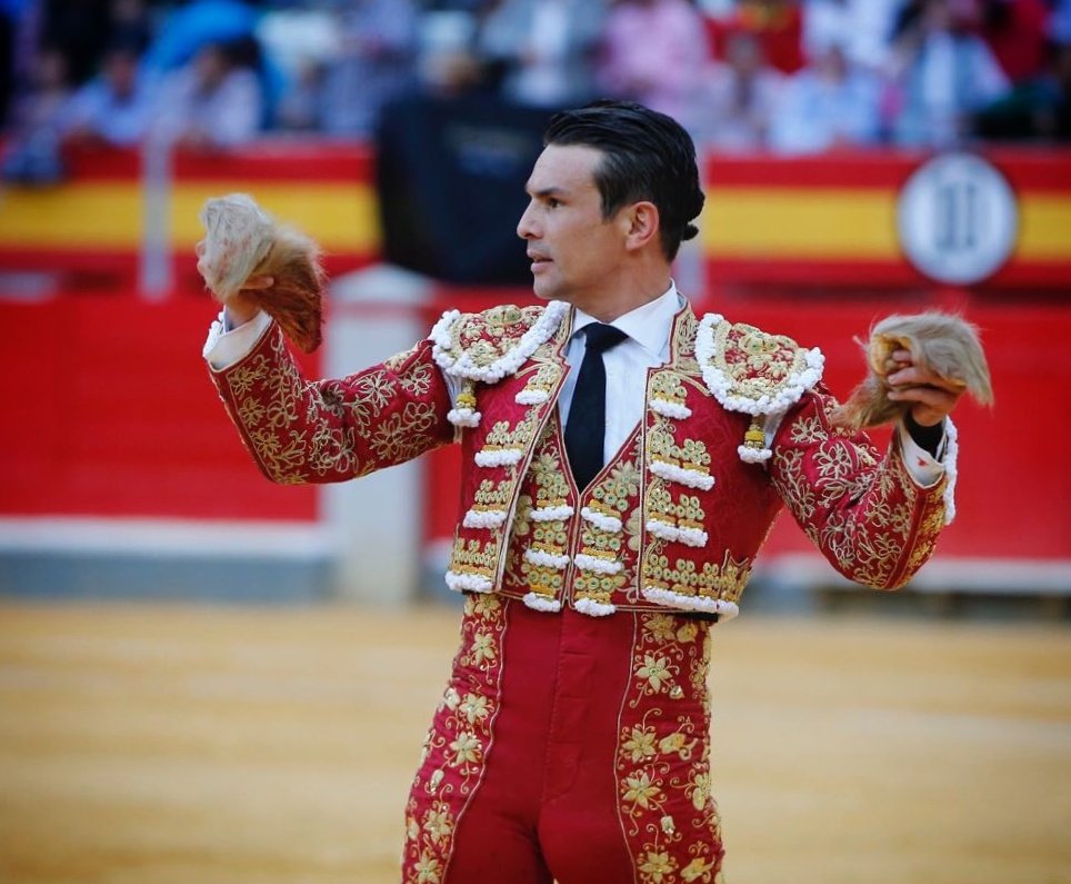 JOSE MARIA MANZANARES, sur courant alternatif