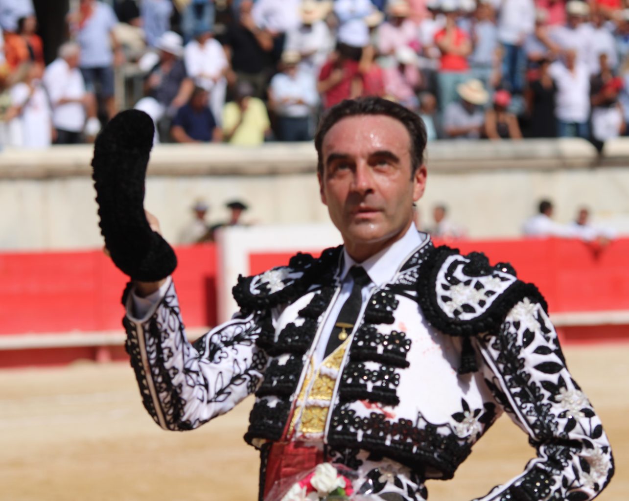 NÎMES (15-09-2019) ENRIQUE PONCE coupe l’unique oreille d’une fade matinée