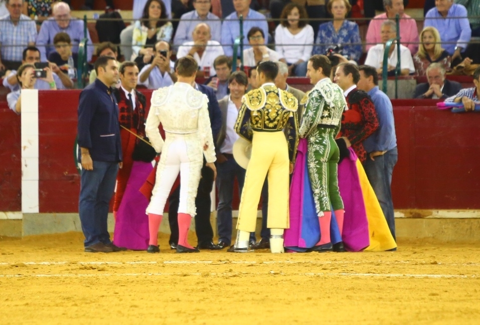 “Hasta la bola”…