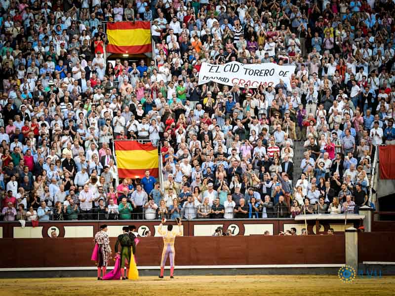 “El Cid, torero de Madrid. Gracias”.