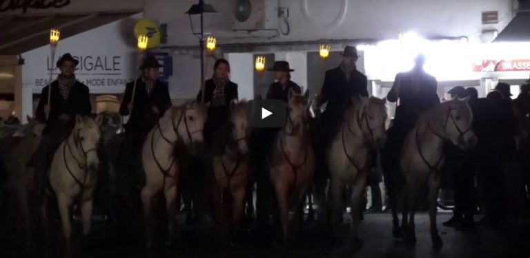VIDEO // Roussataïo aux flambeaux aux Saintes Maries de la Mer (30/12/2019)